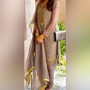 Pakistani salwar suit